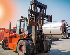 大型フォークリフト